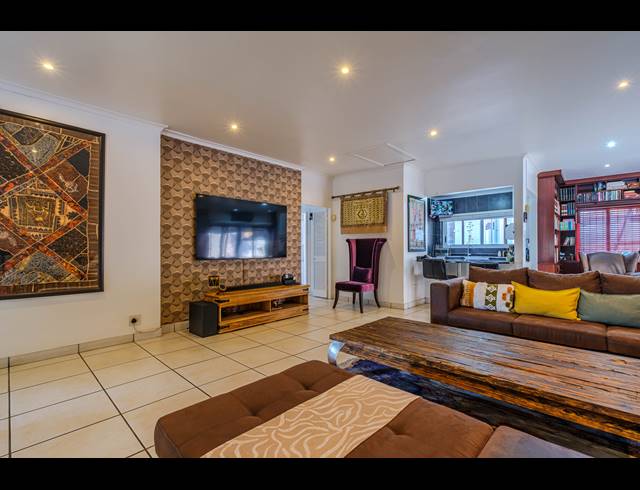 6 BEDROOM FREESTANDING FOR SALE IN ATHLONE PARK